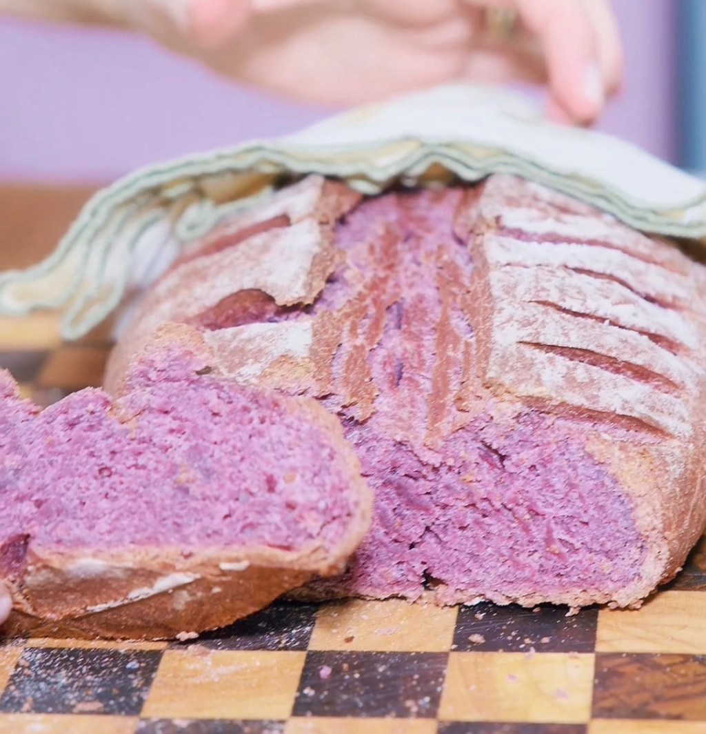 Doğanın Rengi Sofranızda: Adım Adım Mor Ekmek&nbsp;Tarifi